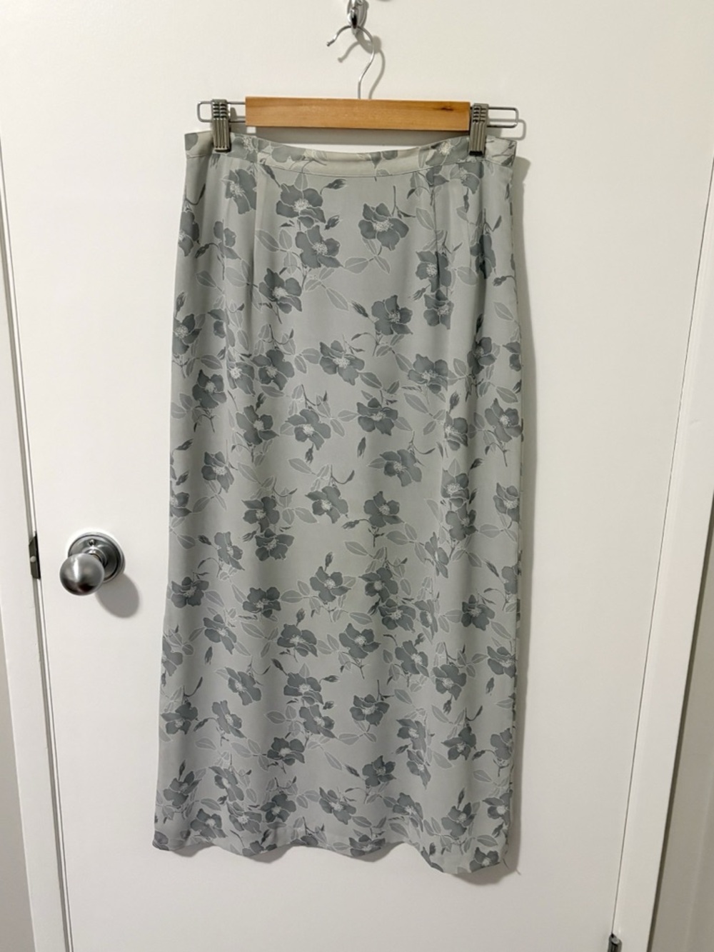 Vintage 90’s Floral Midi Skirt Gray Blue size Small / Medium